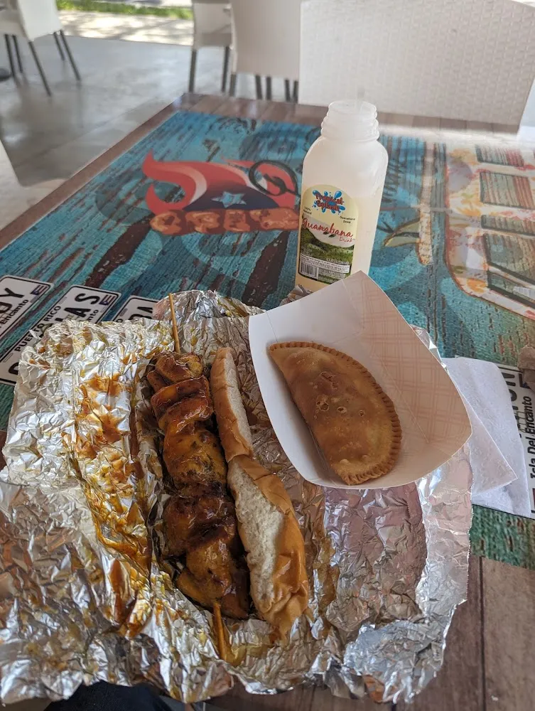 Empanada De Jueyes Y Pincho De Pollo